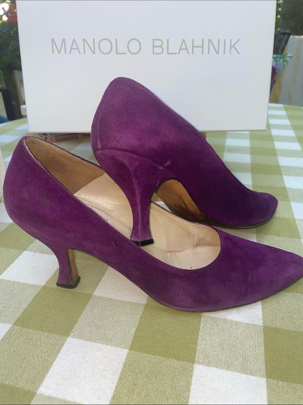 MANOLO BLAHNIK PURPLE SUEDE KITTEN HEEL SHOES PUMPS SZ 7.5 Box included
